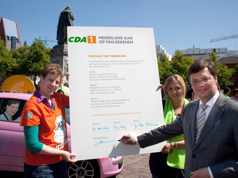 Balkenende bij de start van de verkiezingscampagne in 2010.