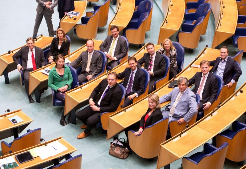 Foto van de CDA-fractie in de bankjes van de Tweede Kamer in 2013.