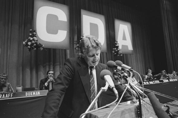 Partijvoorzitter Bukman spreekt op het fusiecongres van het CDA op 11 oktober 1980.